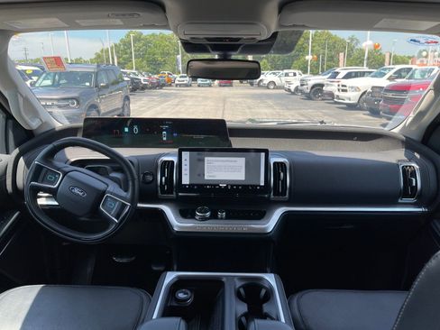 Used 2025 Ford Expedition Platinum AWD/4WD image 15