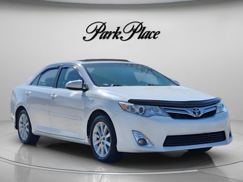 Used 2013 Toyota Camry XLE w/ Convenience Pkg image 4