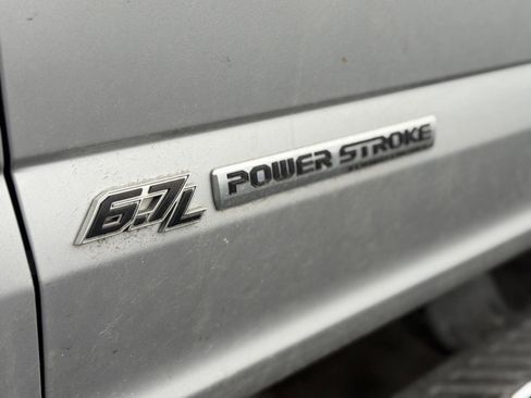 Used 2017 Ford F250 Lariat w/ Lariat Value Package image 4