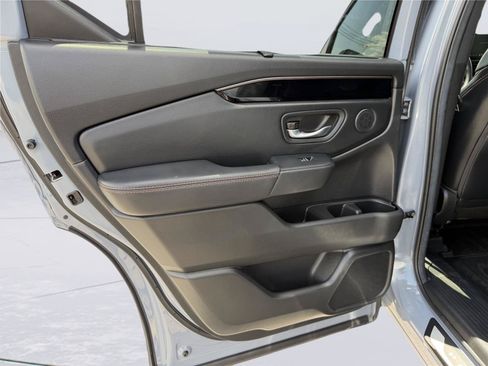 Used 2025 Honda Pilot TrailSport image 16