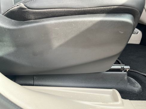 Certified 2024 Chrysler Pacifica Touring-L FWD image 29