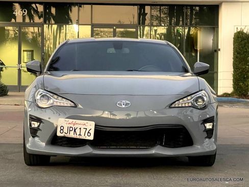 Used 2018 Toyota 86 image 2