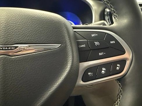 Used 2024 Chrysler Pacifica Limited FWD image 34