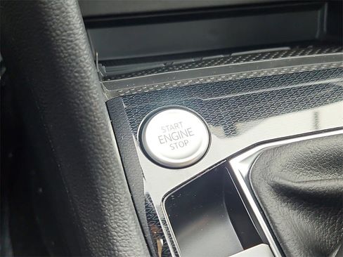 New 2025 Volkswagen Taos SE image 14