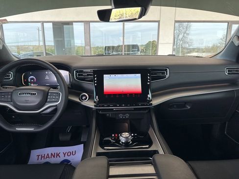 Used 2025 Jeep Wagoneer Series II image 12