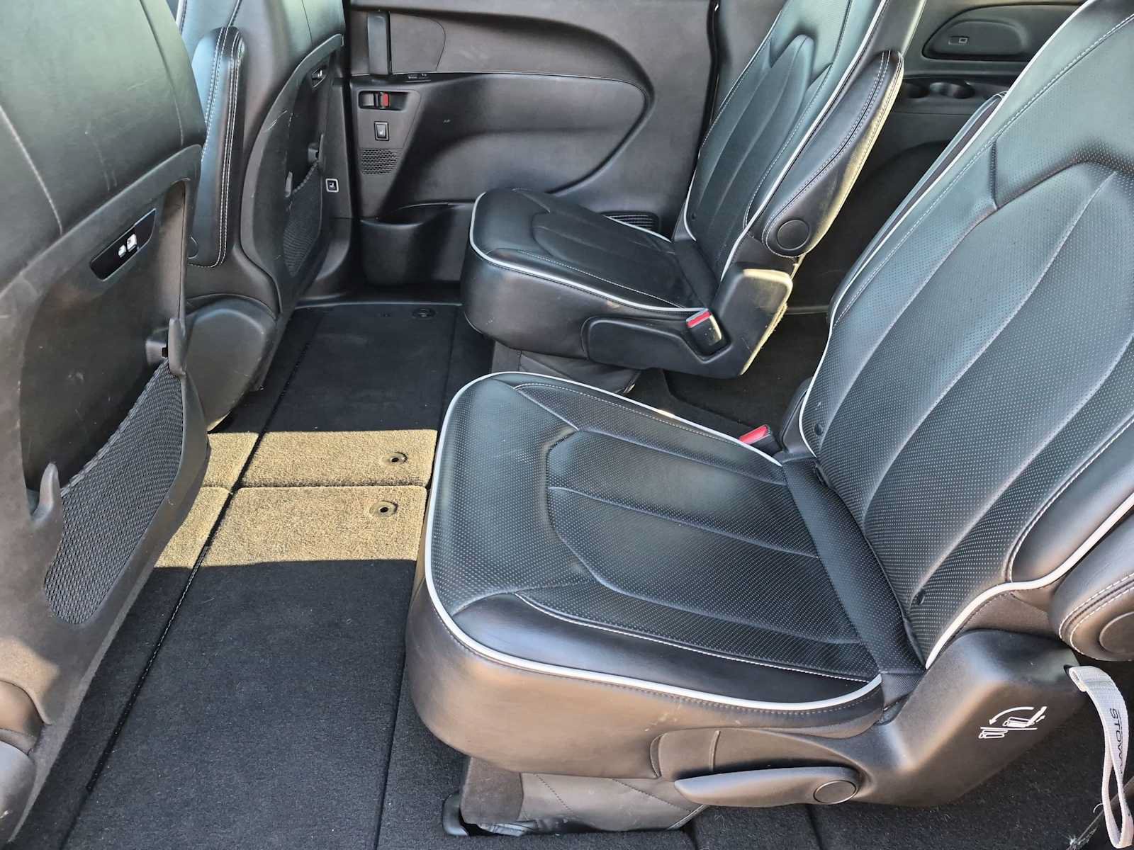 Used 2025 Chrysler Pacifica Limited FWD image 20