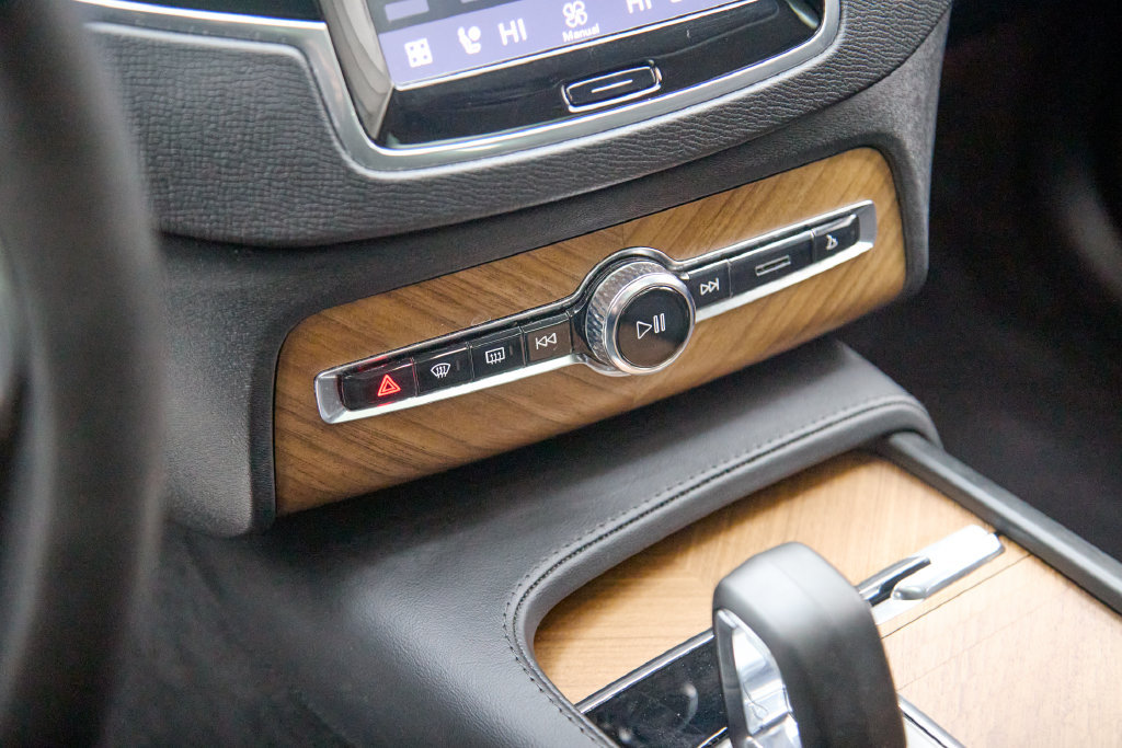 Certified 2024 Volvo XC90 B6 Plus w/ Protection Package Premier AWD/4WD image 17