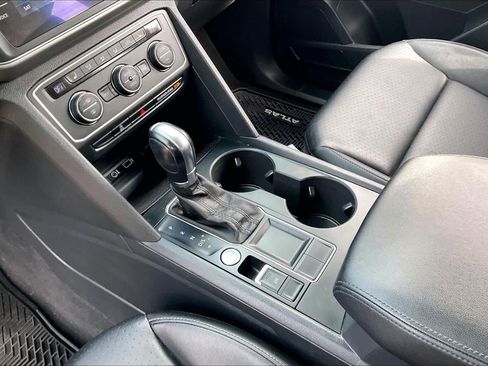 Used 2019 Volkswagen Atlas SE w/ Towing Package image 16