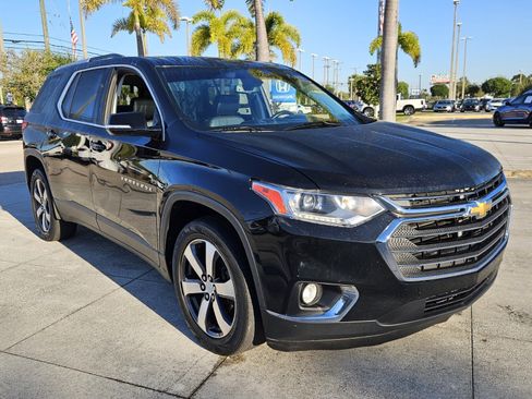 Used 2018 Chevrolet Traverse LT image 1