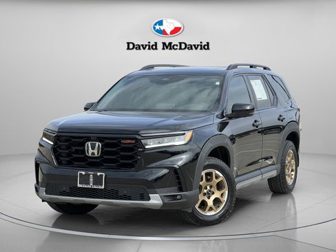 Used 2024 Honda Pilot TrailSport image 1