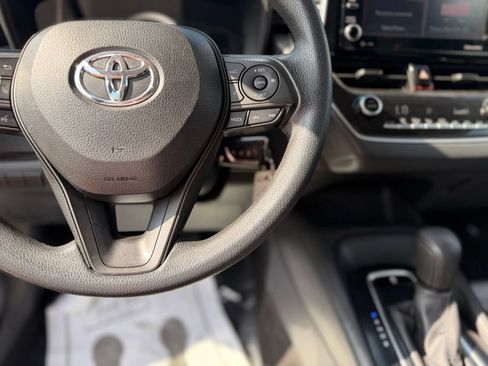 Used 2021 Toyota Corolla LE FWD image 18