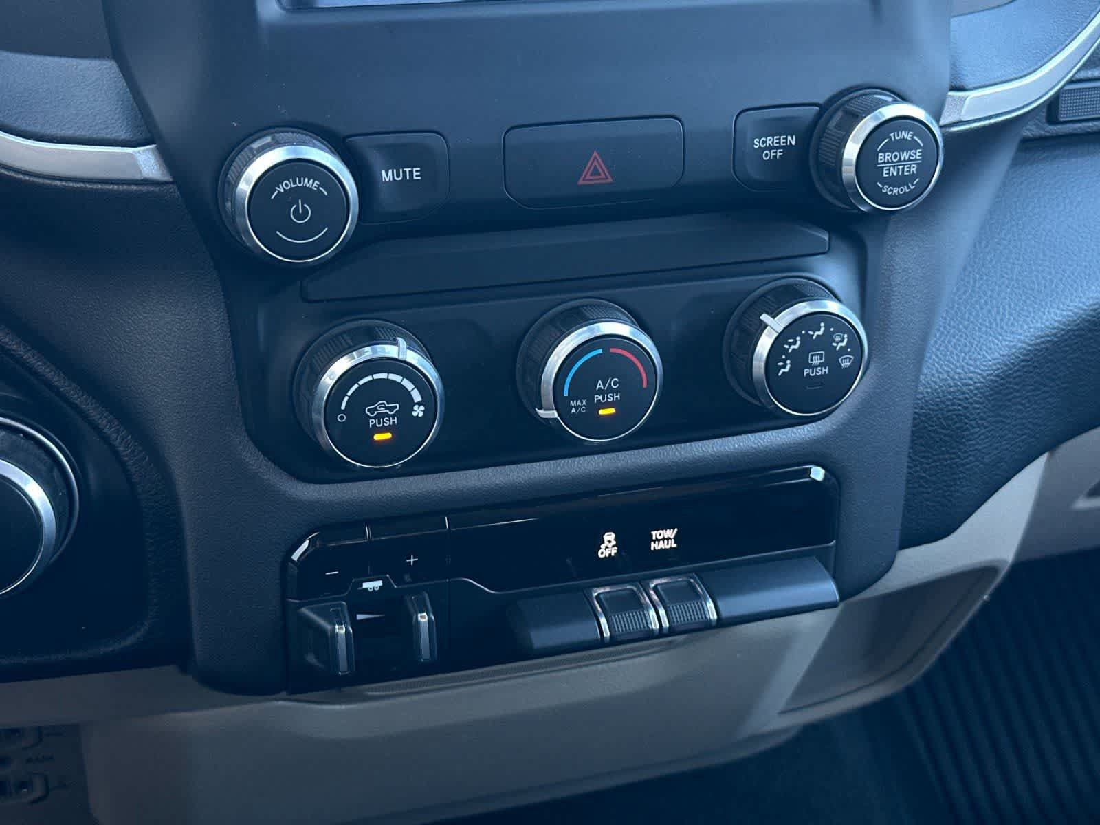 Used 2019 RAM 1500 Big Horn AWD/4WD image 19