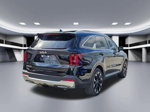 Certified 2024 Kia Sorento EX w/ Panoramic Sunroof Package FWD image 5
