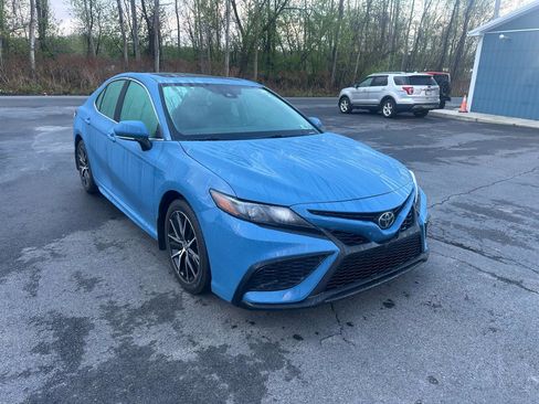 Used 2023 Toyota Camry SE w/ Cold Weather Package image 3