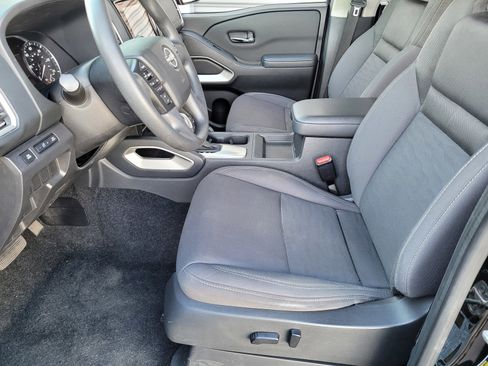 Certified 2022 Nissan Frontier SV image 18