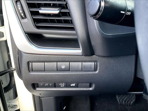 Certified 2023 Nissan Rogue SV w/ SV Premium B Package FWD image 32