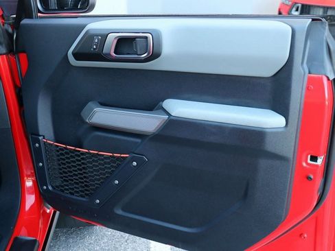 Used 2022 Ford Bronco Badlands image 38