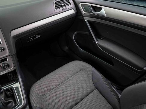 Used 2016 Volkswagen Golf SE image 17