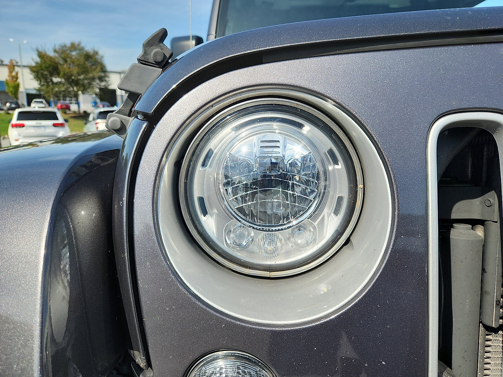Used 2017 Jeep Wrangler Unlimited Sahara w/ Connectivity Group AWD/4WD image 9