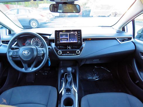 Used 2020 Toyota Corolla LE image 17