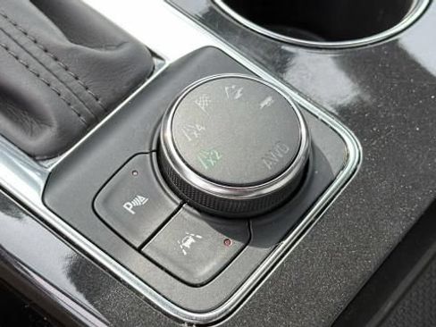 Certified 2022 Chevrolet Blazer Premier w/ Enhanced Convenience Package AWD/4WD image 21