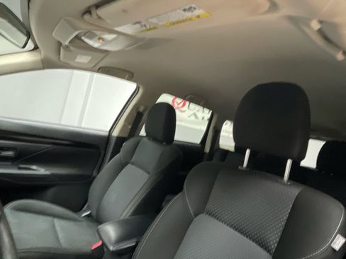 Used 2020 Mitsubishi Outlander ES FWD image 16