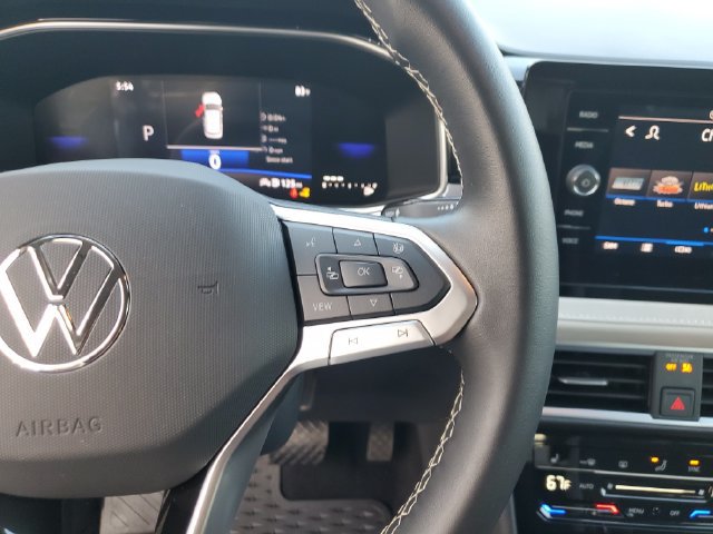 Certified 2025 Volkswagen Taos SE w/ Black Wheel Package FWD image 33