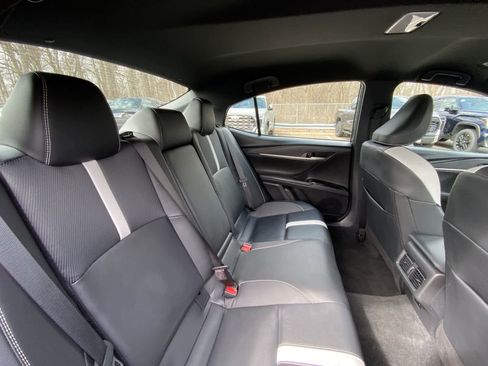 Used 2025 Toyota Camry SE image 28