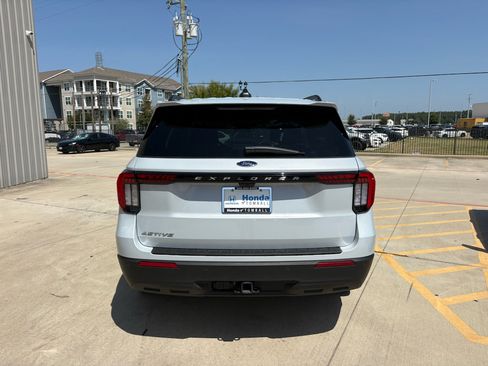 Used 2026 Ford Explorer Active RWD image 7