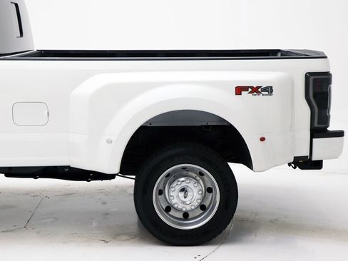 Used 2021 Ford F450 Platinum w/ FX4 Off-Road Package image 7