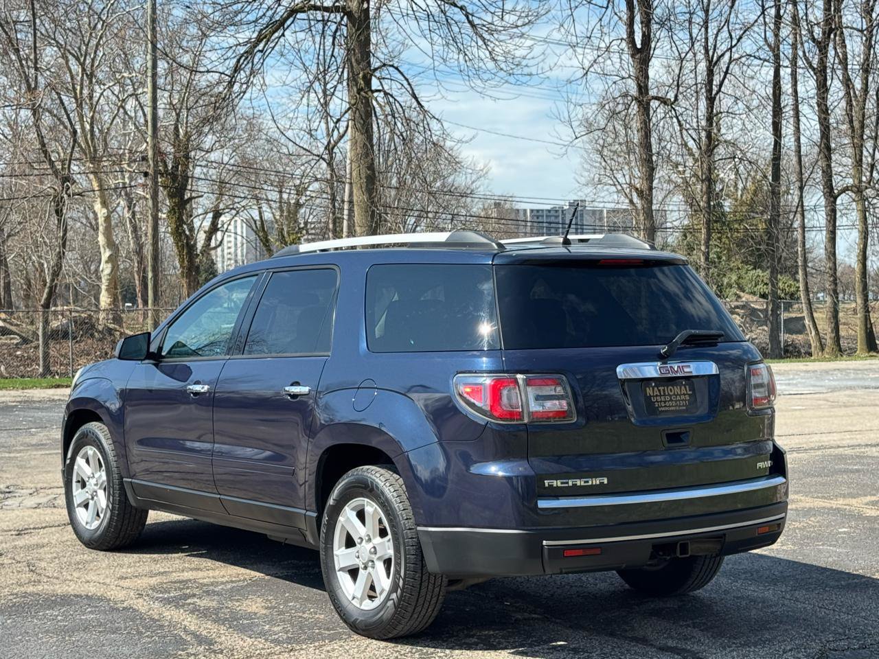 Used 2016 GMC Acadia SLE AWD/4WD image 4