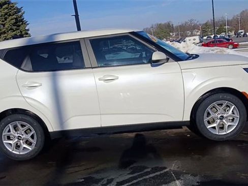 Certified 2023 Kia Soul LX w/ LX Technology Package image 4