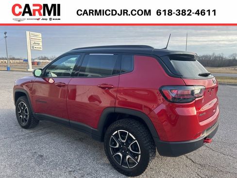 Used 2025 Jeep Compass Trailhawk w/ Trailhawk Elite Group AWD/4WD image 4