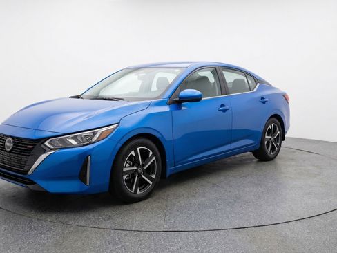 Used 2025 Nissan Sentra SV image 3