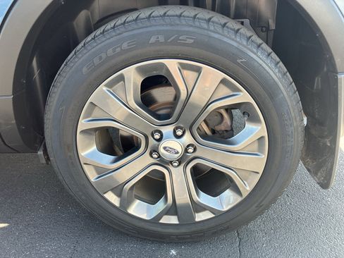 Used 2018 Ford Explorer Sport w/ Equipment Group 401A image 12