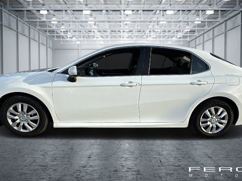 Used 2018 Toyota Camry L image 2