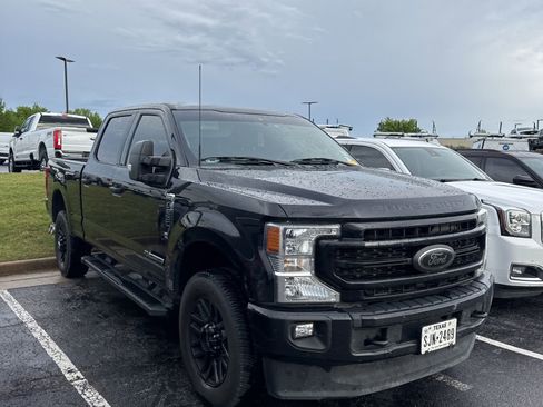 Used 2022 Ford F250 XLT w/ Black Appearance Package image 2