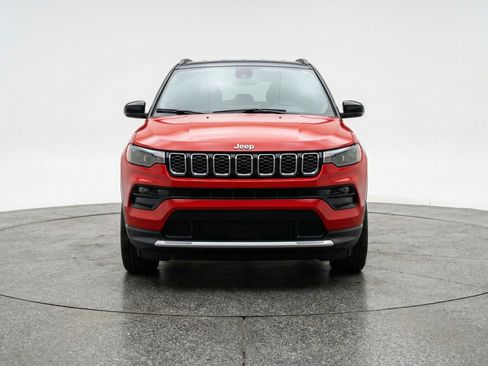 Used 2025 Jeep Compass Limited AWD/4WD image 2