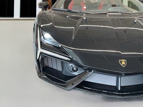 Used 2024 Lamborghini Revuelto image 10