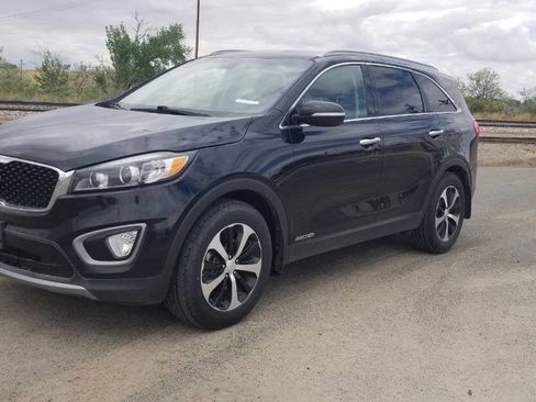 Used 2016 Kia Sorento EX image 2