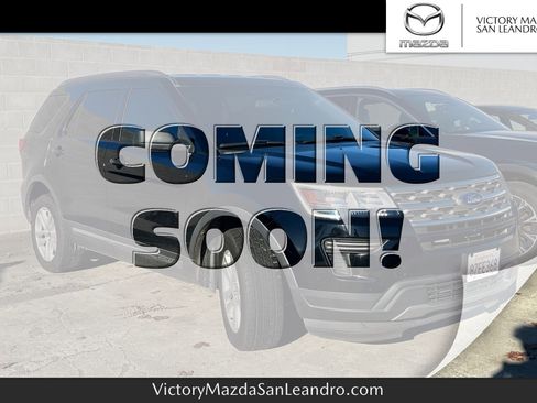 Used 2018 Ford Explorer XLT image 1