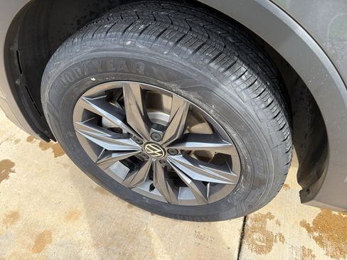 Used 2022 Volkswagen Tiguan SE image 10