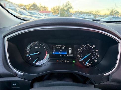 Used 2014 Ford Fusion SE FWD image 22