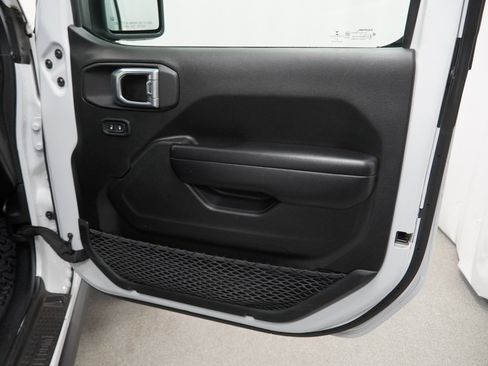 Certified 2021 Jeep Gladiator Rubicon w/ Cold Weather Group image 45