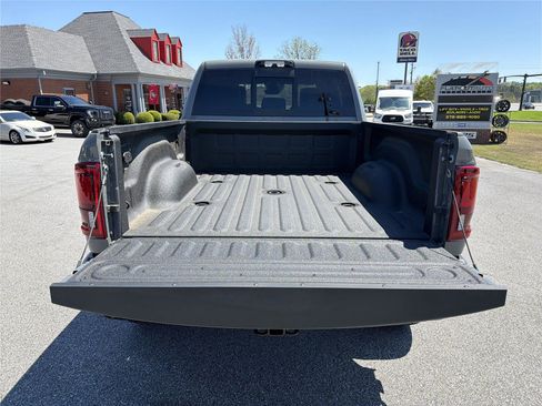 New 2026 RAM 2500 Laramie AWD/4WD image 17