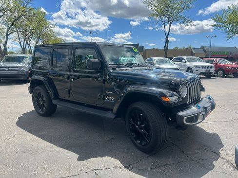 Used 2023 Jeep Wrangler Unlimited Sahara AWD/4WD image 2