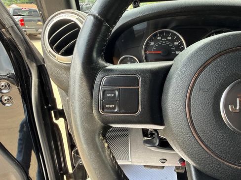 Used 2016 Jeep Wrangler Rubicon w/ Power Convenience Group AWD/4WD image 27
