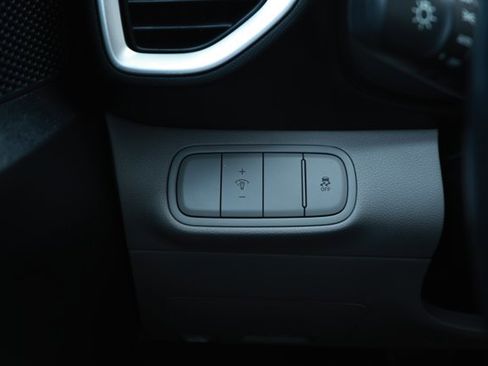Used 2024 Hyundai Venue SEL FWD image 15