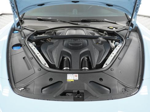 Certified 2023 Porsche Panamera image 12