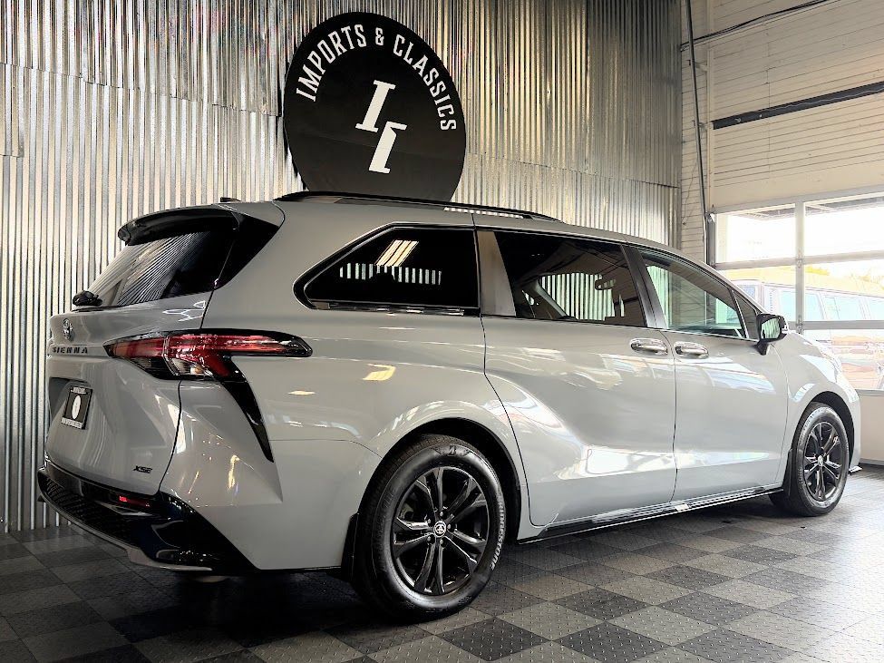 Used 2025 Toyota Sienna XSE AWD/4WD image 4